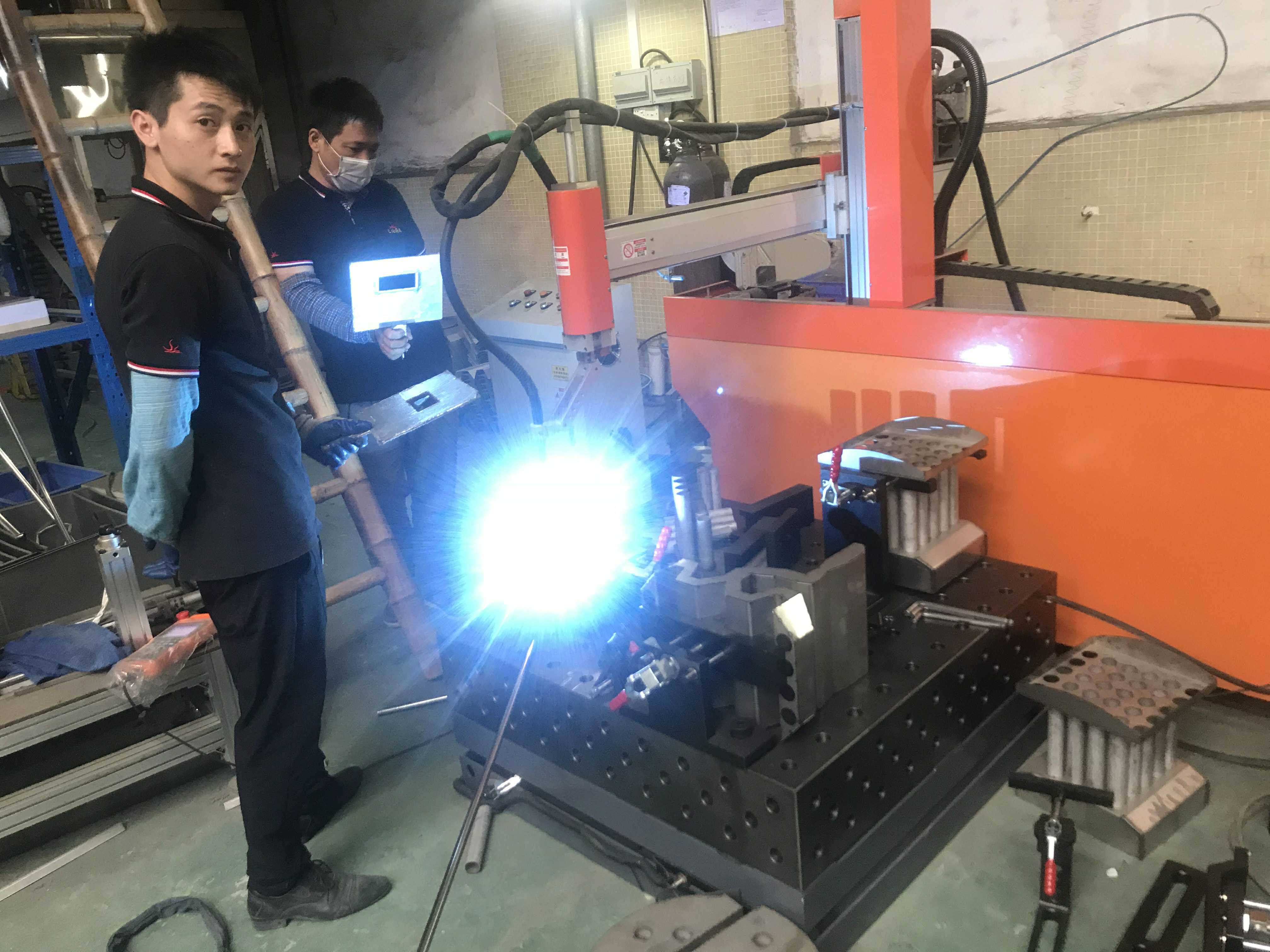 機器人焊接平臺